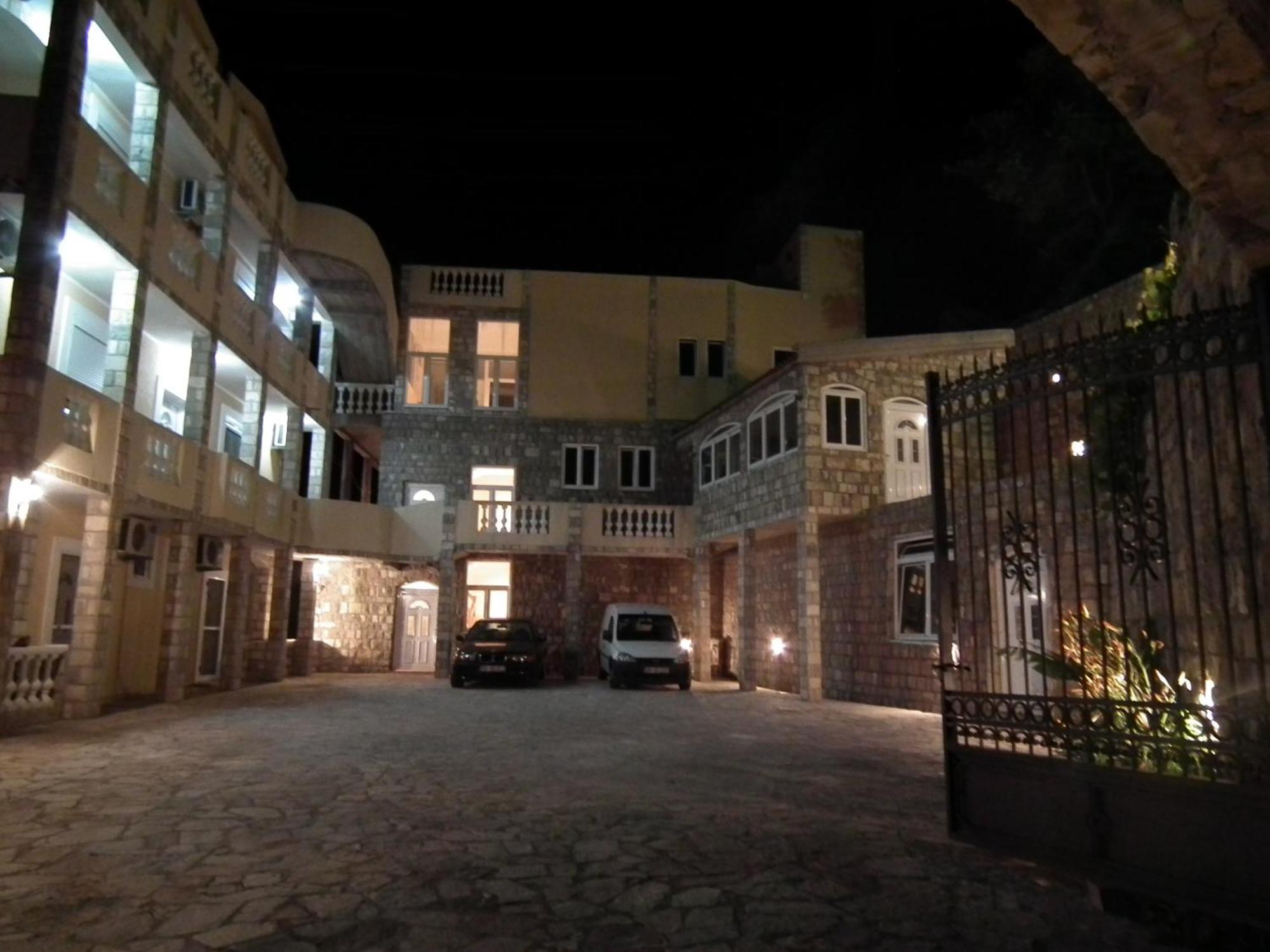 Castellamare Residence Petrovac Ngoại thất bức ảnh